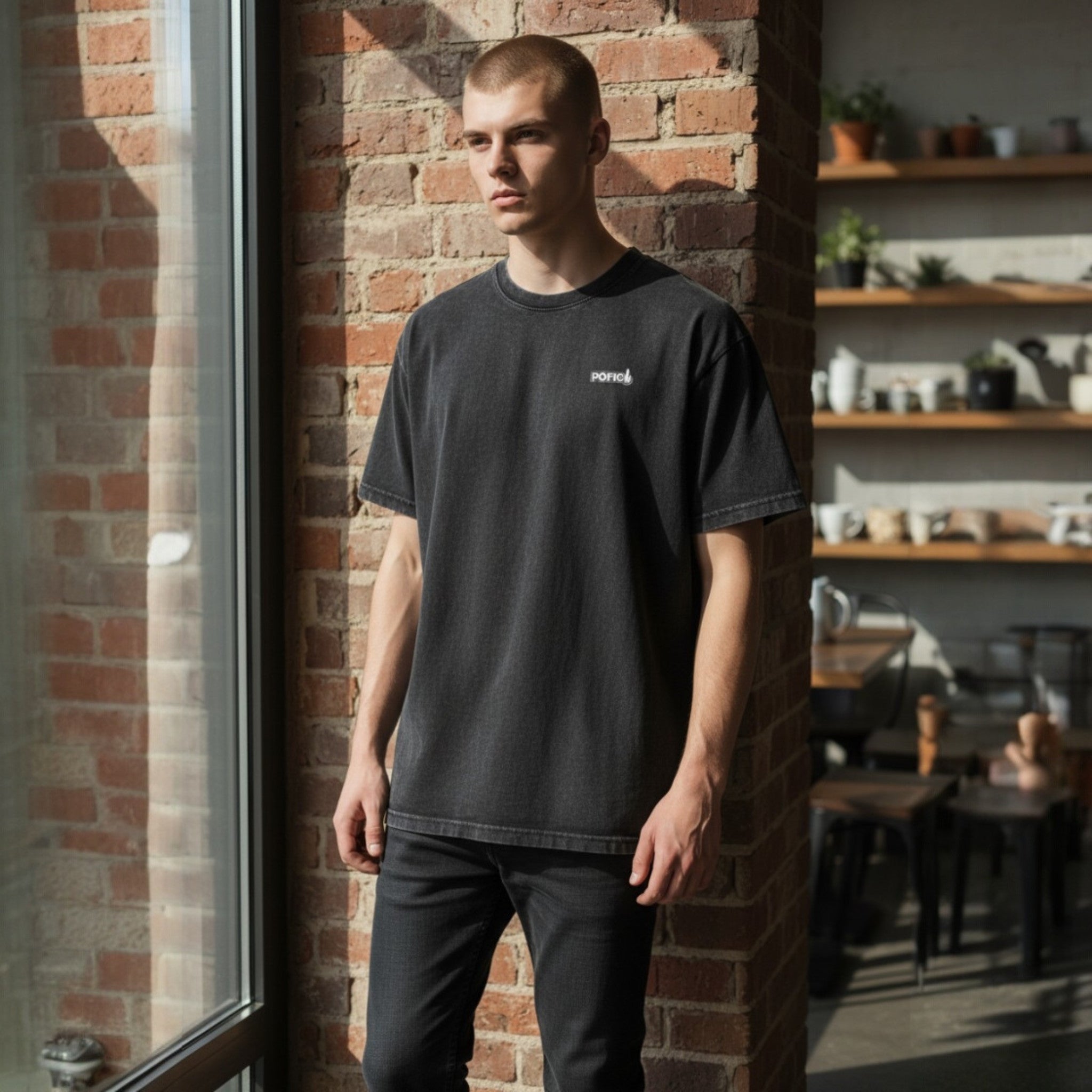 T-Shirt mit „POFIG“-Aufdruck im Acid-Washed-Look – Vintage-T-Shirt mit Short-Sleeve-Schnitt und Used-Optik